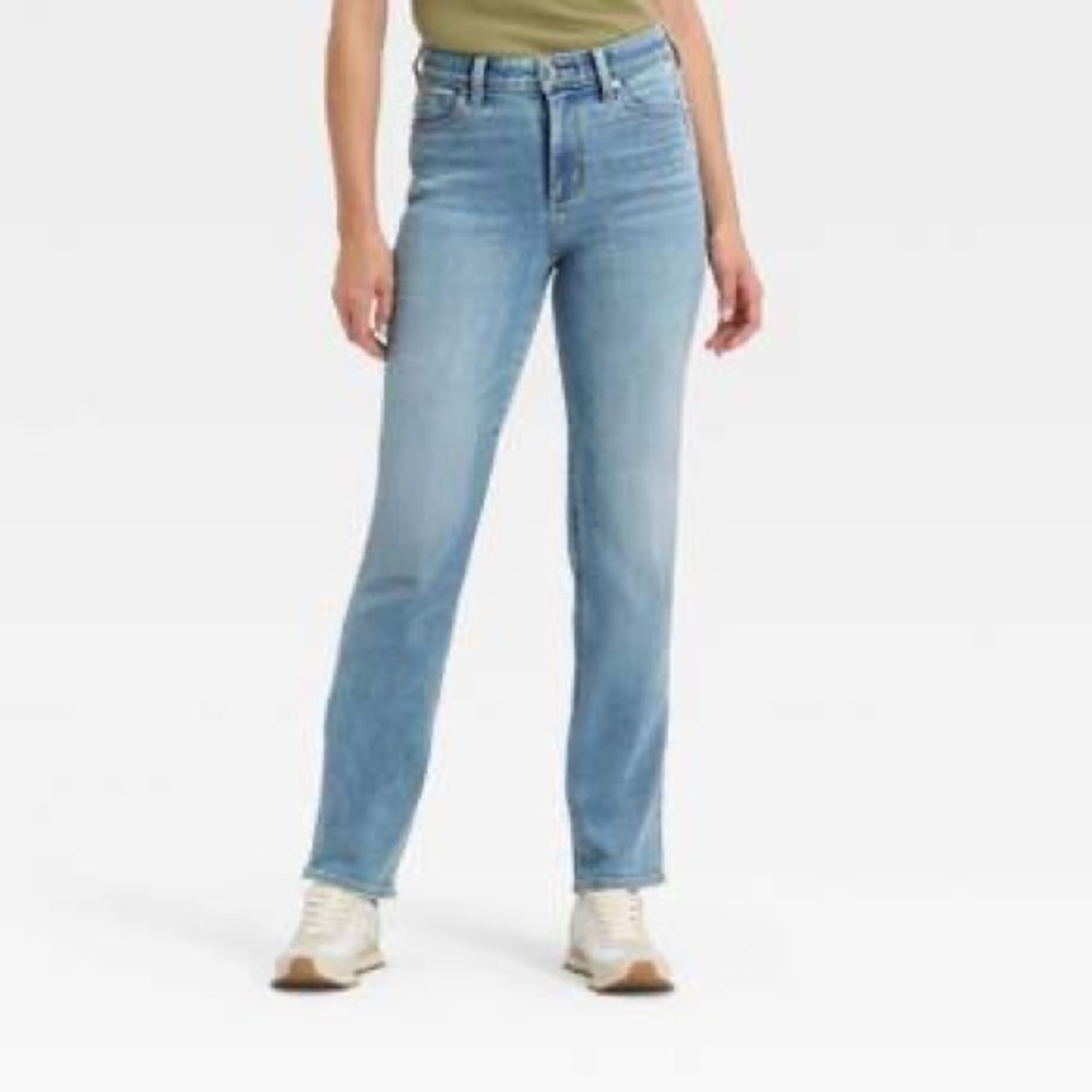 Universal Threads Vintage High-Rise Straight Leg Jeans in Light Blue. Size 8 NWT